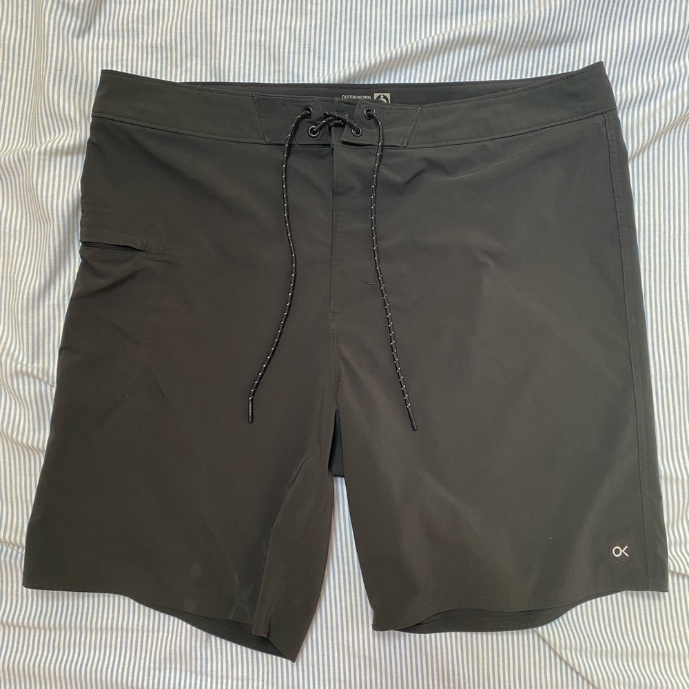 Outerknown apex surf trunks men’s 38. Worn a few times. In great condition black